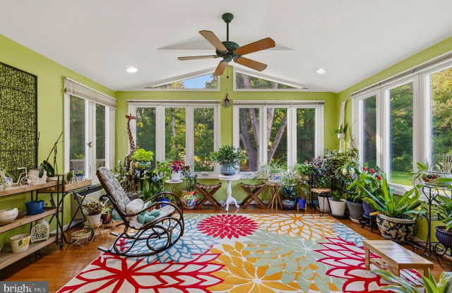 8715 SHADOWLAKE Way Gallery 4
