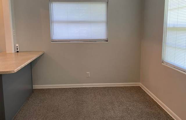 Fall Into Comfort! Spacious 3BR/2BA Upstairs Duplex Near TMH – COMING SOON Gallery 3