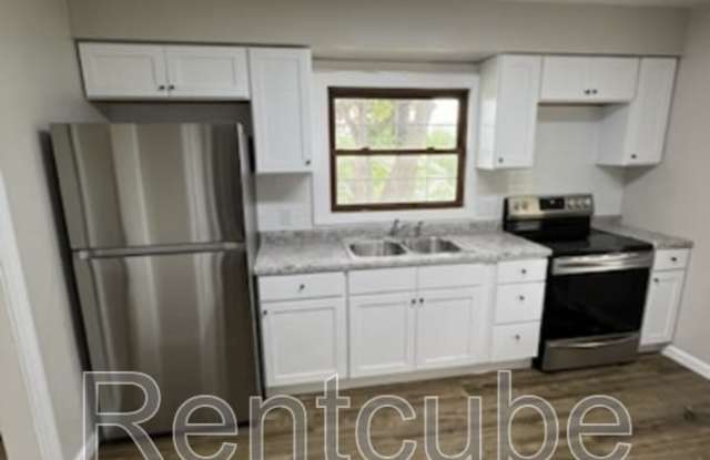 915 Pleasant St photos photos