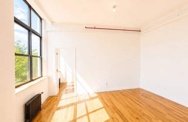 476 Jefferson St # 322 Gallery 4