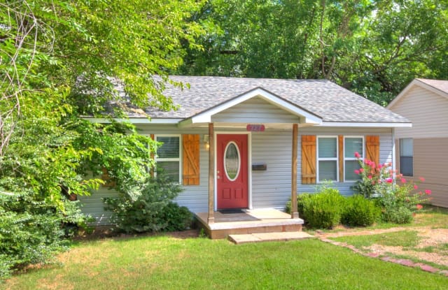727 E. Brooks Street - 727 East Brooks Street, Norman, OK 73071