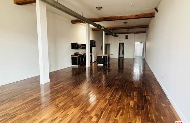 652 Mateo St Gallery 4