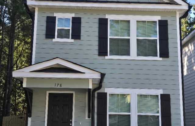 178 Village Run. Harlem, Ga-Charming Charleston style patio home. Gallery 3