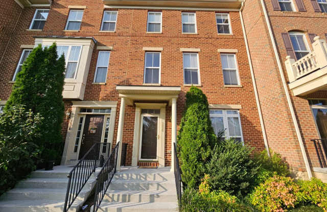 Beautiful 4-Bed, 4-Bath Townhome in Piney Orchard - 1020 Verdigris Way, Odenton, MD 21113