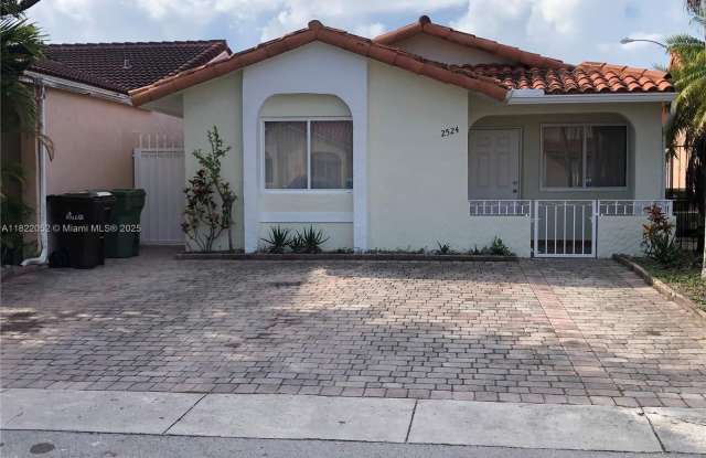 2524 W 65th St photos photos