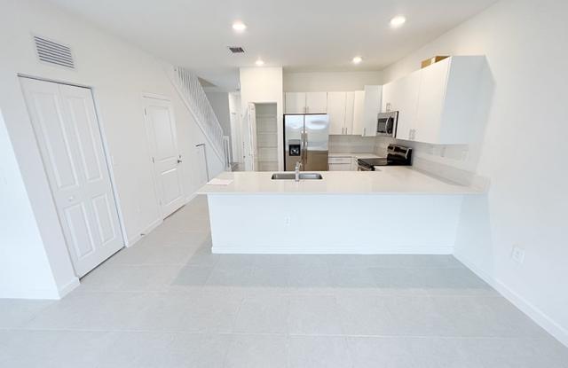 13302 Southwest 286th Street - 13302clientes@realtymiamigroup.comHOA PINE VISTA Gallery 4