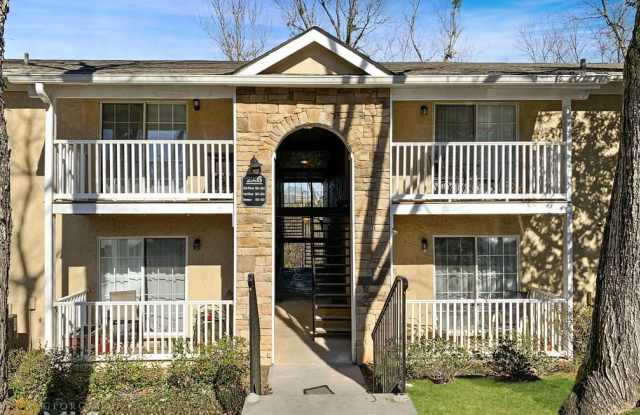 2905 Seven Pines Ln - 2905 Seven Pines Ln, Vinings, GA 30339