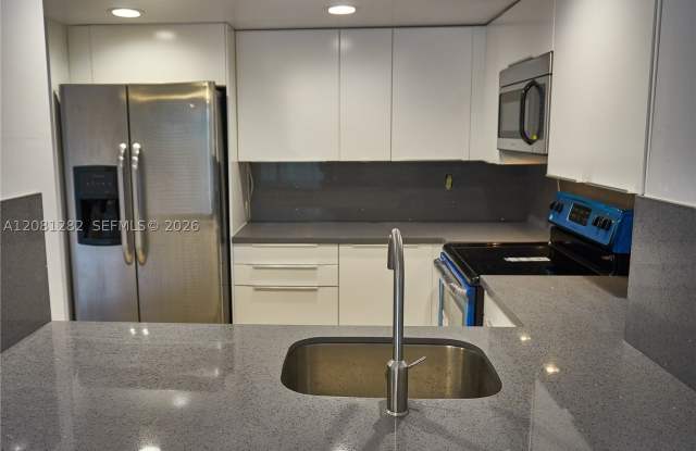 10042 SW 77th Ct Gallery 4