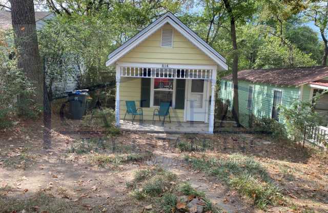 Little Rock 2 Bed Bungalow Gallery 1