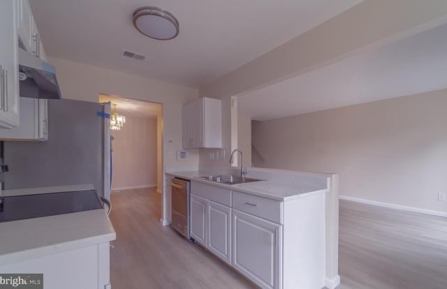9416 PENSHURST Court Gallery 4