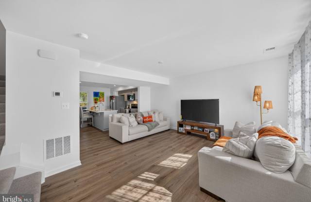 220 GENTLE BREEZE Drive Gallery 3