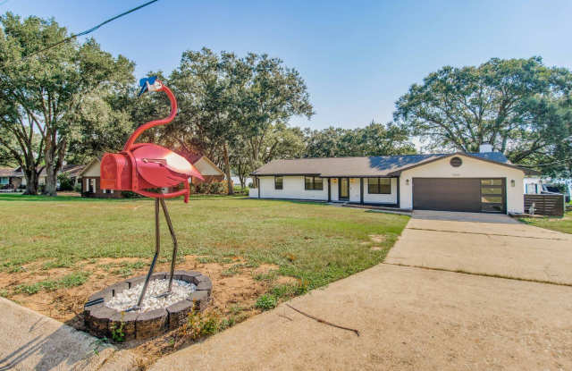 Beautifully updated lakefront home! - 5894 West Shore Drive, Bellview, FL 32526