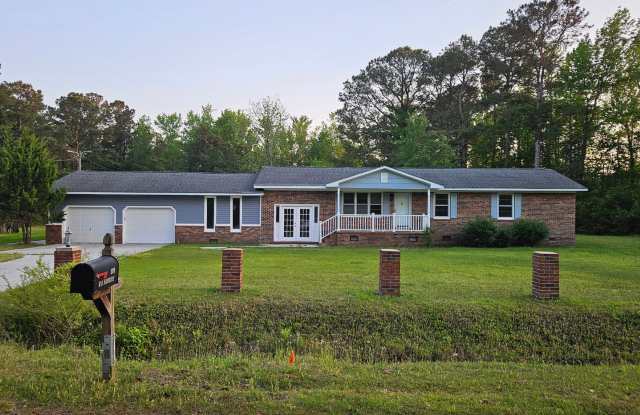 Beautiful renovated 3 bed, 1.5 bath unfurnished home located in Hampstead photos photos