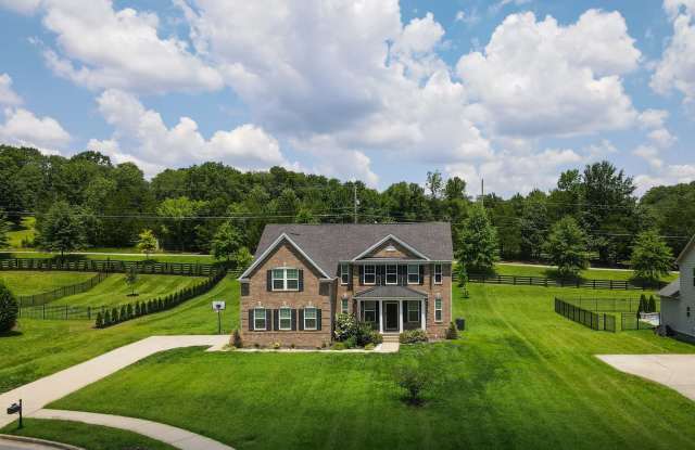 **RARE, EXECUTIVE HOME ON OVER HALF AN ACRE IN WILLIAMSON COUNTY BRENTWOOD ZONED FOR BRENTWOOD MIDDLE AND HIGH** - 9704 Capstone Court, Brentwood, TN 37027