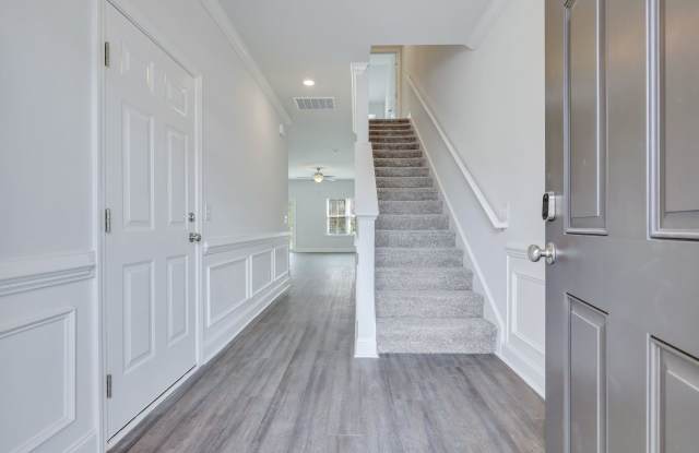 $1,000 off first full months rent with acceptable credit - Beautiful Town Home!! Available Now! Gallery 3