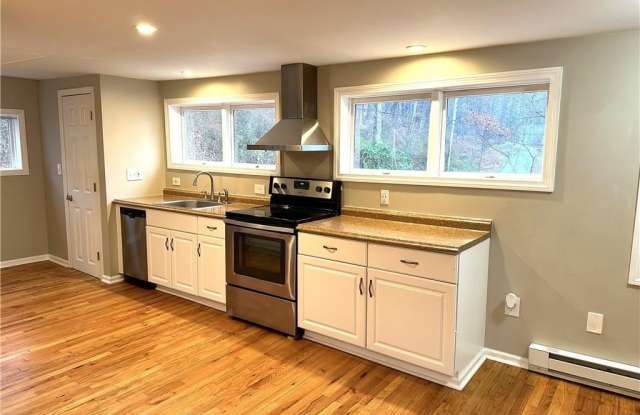 11 Upper Malletts Lane unit: A photos photos