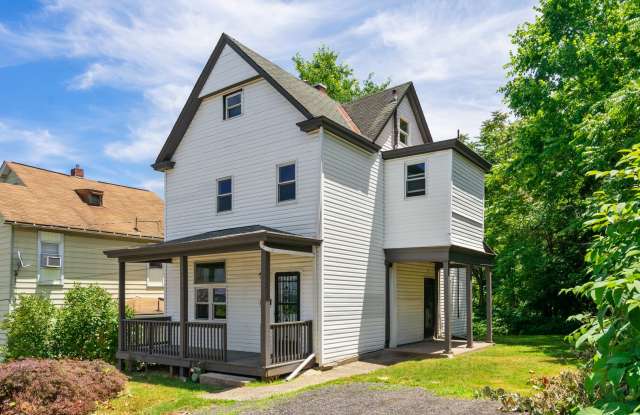 Huge 4 Bedroom with Large Yard on Quiet Street - 1223 Mutual Street, Pittsburgh, PA 15204