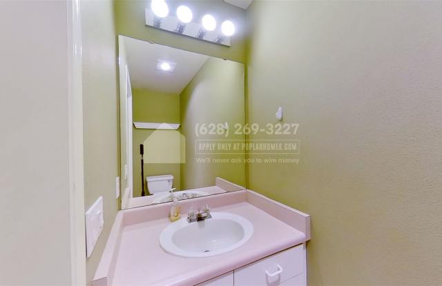 18004 Ne 93rd Ct # 2 - 18004 Northeast 93rd Court, Redmond, WA 98052