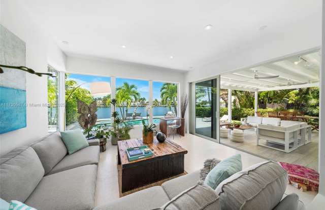 365 N Shore Dr photos photos