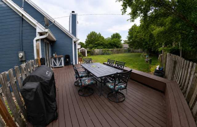 3D Tour Available - West Side Manhattan Home + 2-Car Garage  + Washer & Dryer! Available August 10th! photos photos