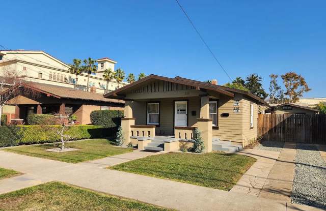 3 Bedroom, 1 Bathroom Home – Ideal for Students  Families near Chapman University photos photos