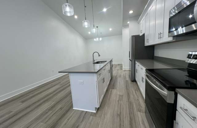 300 Seminary Drive lot: 15 Gallery 3