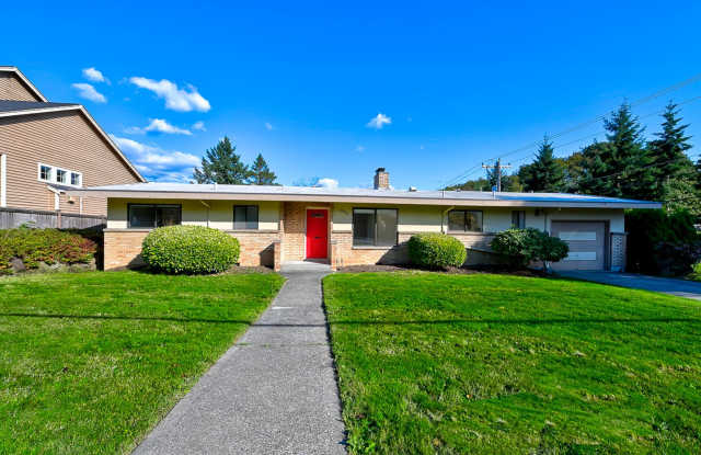 AVAILABLE NOW! Updated 2 Bedroom House in Magnolia - 2802 24th Avenue West, Seattle, WA 98199