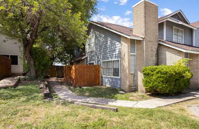 Spacious 3-Bedroom Fourplex with Private Backyard – Lawn Service Included Gallery 3