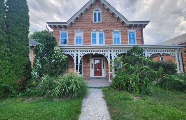 Lovely Victorian Style Home Gallery 1
