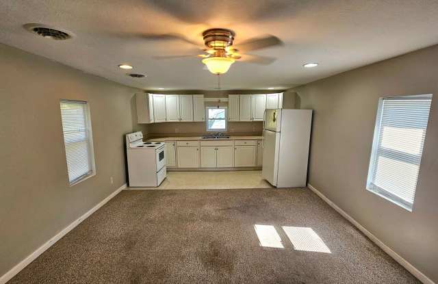 Upstairs 1 Bed 1 Bath Apartment for Rent in Bellville | 189 Markey St – Apt B Gallery 3