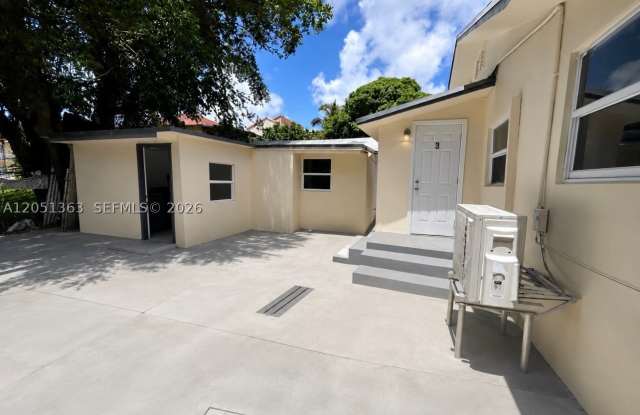 1872 NW 1st St photos photos