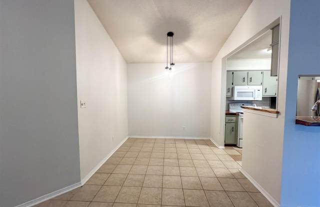 8101 Treetop Ln Gallery 4