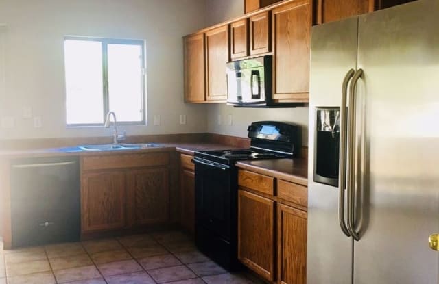 10773 N 70th Ave - 10773 North 70th Avenue, Peoria, AZ 85345