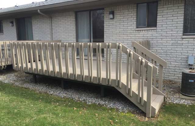 Hillcrest Villas - 432 Hill Crest Court, Oakland County, MI 48371