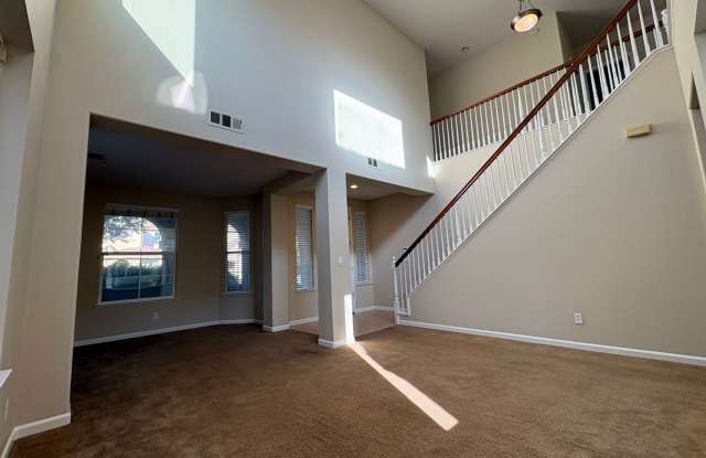 Beautiful 4 Bed, 3.5 Bath in Brentwood Gallery 4