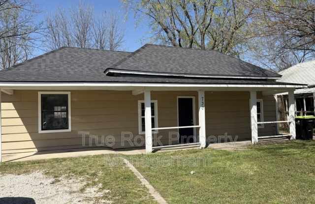 730 W 8th St photos photos