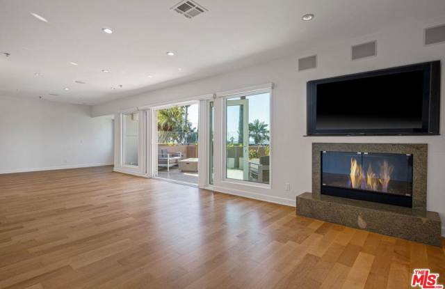 2203 OCEAN Avenue Gallery 2