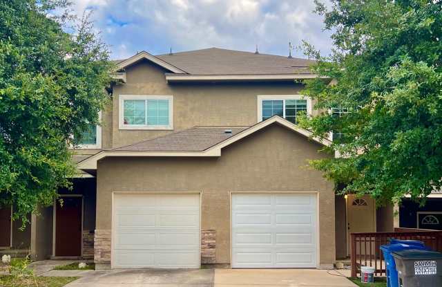 3 bed 2 bath townhome in Leon Valley photos photos