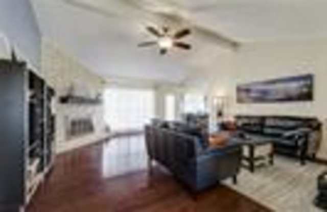 12004 Wander LN Gallery 2