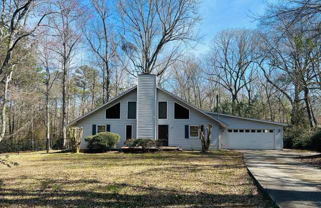 Charming 3-bedroom, 2-bath home nestled on a private lot close to Downtown Newnan! Must See! photos photos