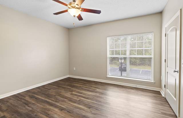 Odyssey Lake Apartments Gallery 3
