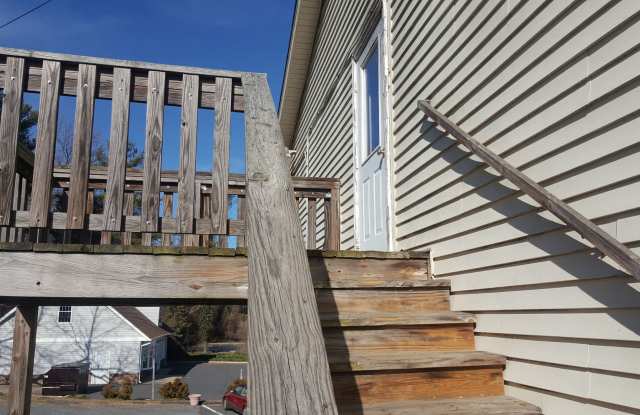 Charming Second-Floor Apartment in Havre de Grace! photos photos