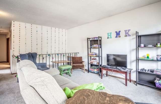 3 Bed | 1 Bath | Available Oct 15 Gallery 2