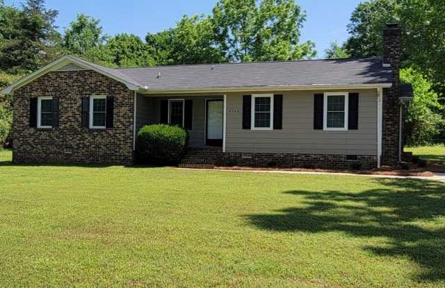 Cozy, 3-Bedroom Ranch photos photos
