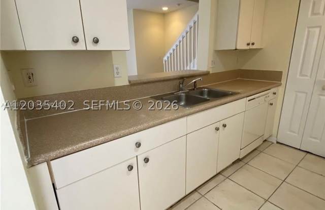 959 NE 42nd Pl Gallery 3