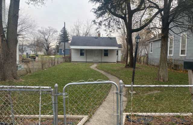 2727 Winter Street - Ranch Style Two Bedroom Home w/Fenced Yard *UPCOMING* (Not Showable Yet) photos photos