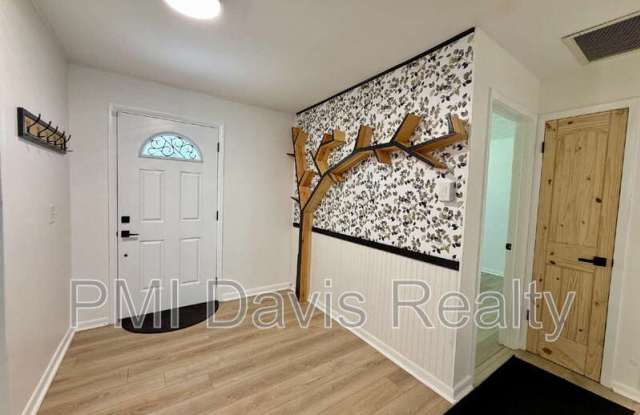 332 Whispering Woods Drive Gallery 3