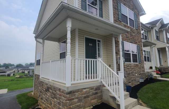 Beautiful End Unit Townhome in Waynesboro, PA Gallery 1