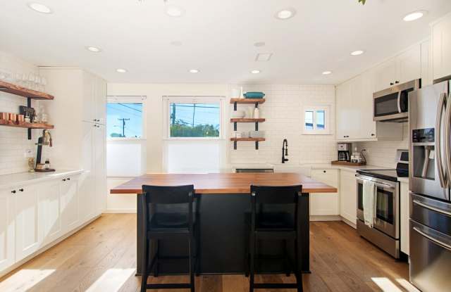 Beautiful Townhome Just Steps From the Beach and Pier! - 1000 2nd Street, Imperial Beach, CA 91932