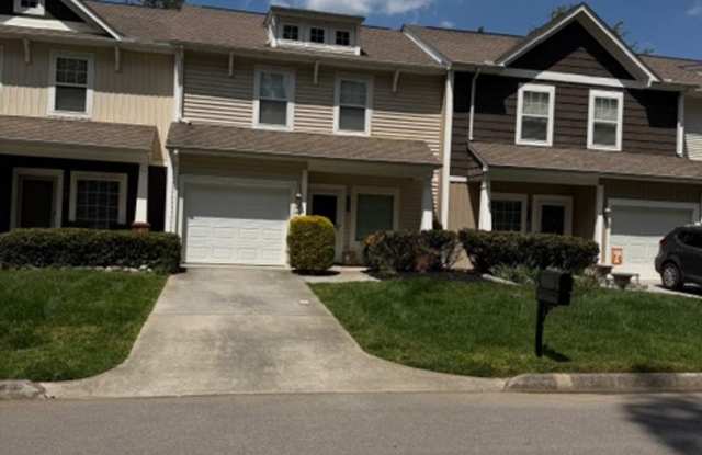 Knoxville Lovell Road Area 3 Bedroom 2.5 Bath with Garage Lawn Maintenance and Trash Pick up included photos photos